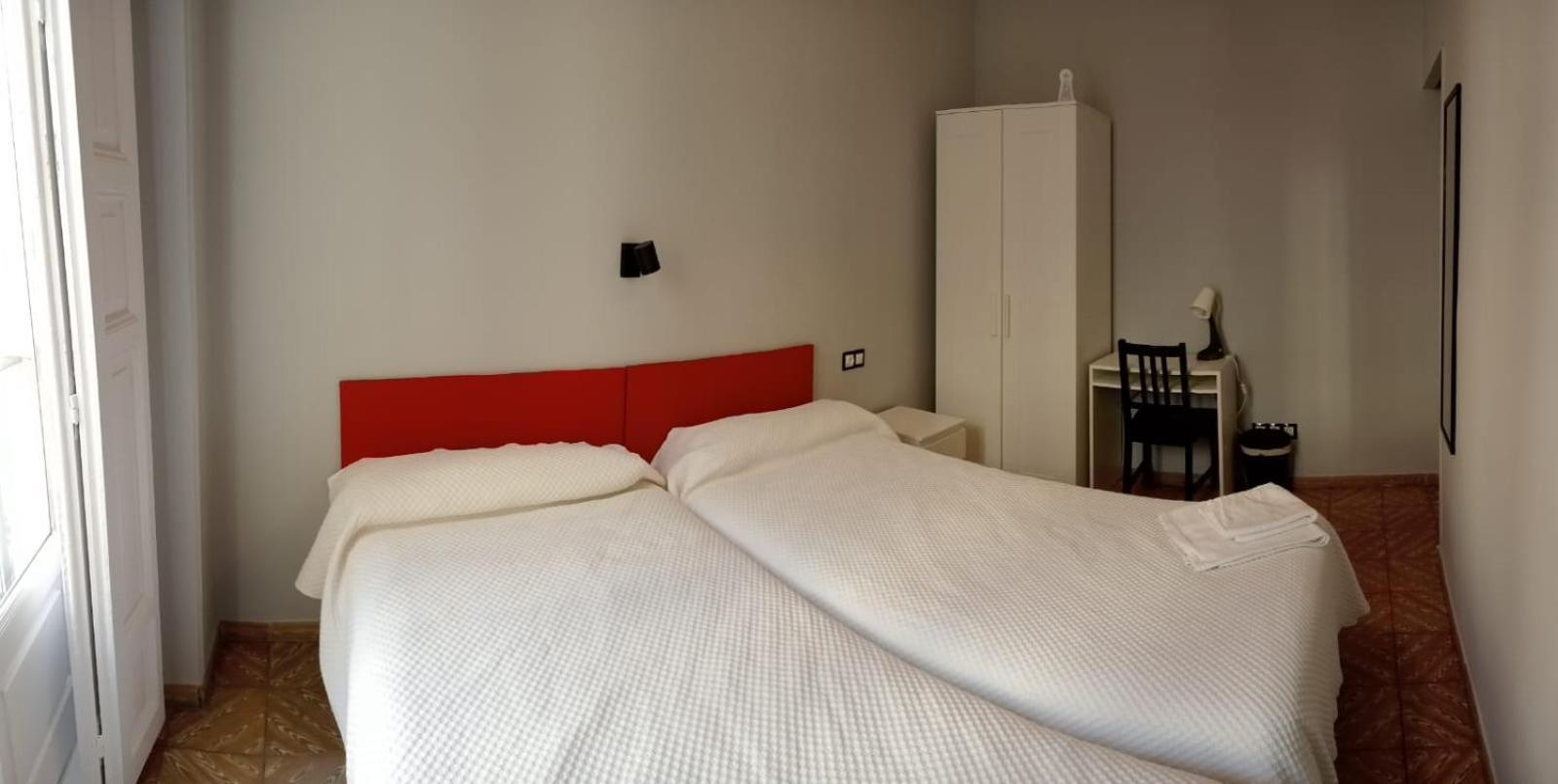 Hostal Yolanda Madrid Esterno foto