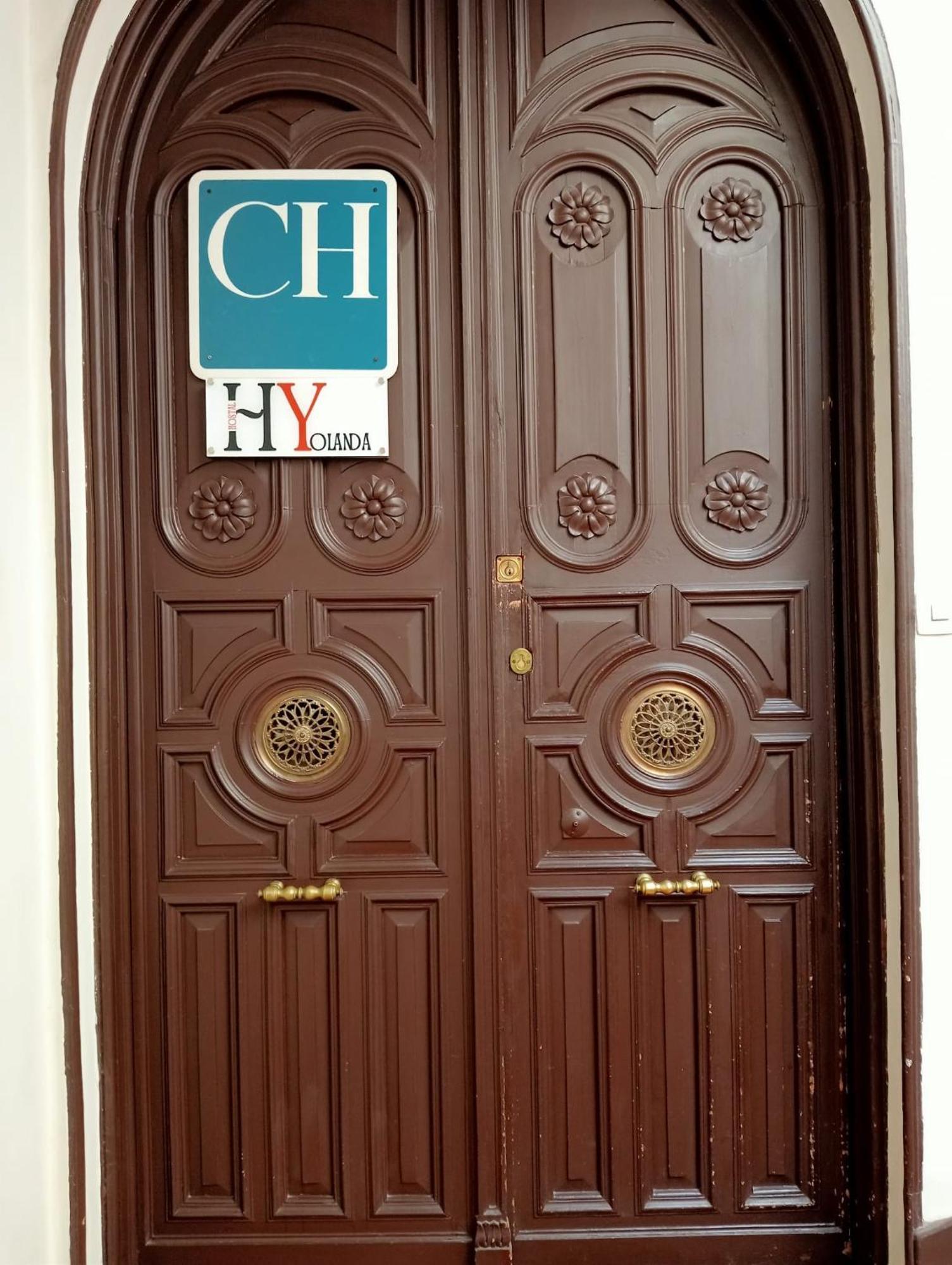 Hostal Yolanda Madrid Esterno foto